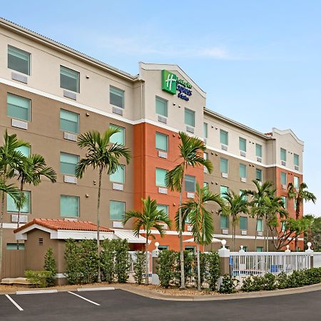 Holiday Inn Express & Suites Pembroke Pines-Sheridan St By Ihg Exterior foto