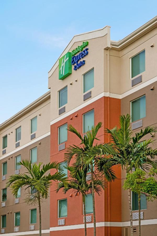 Holiday Inn Express & Suites Pembroke Pines-Sheridan St By Ihg Exterior foto