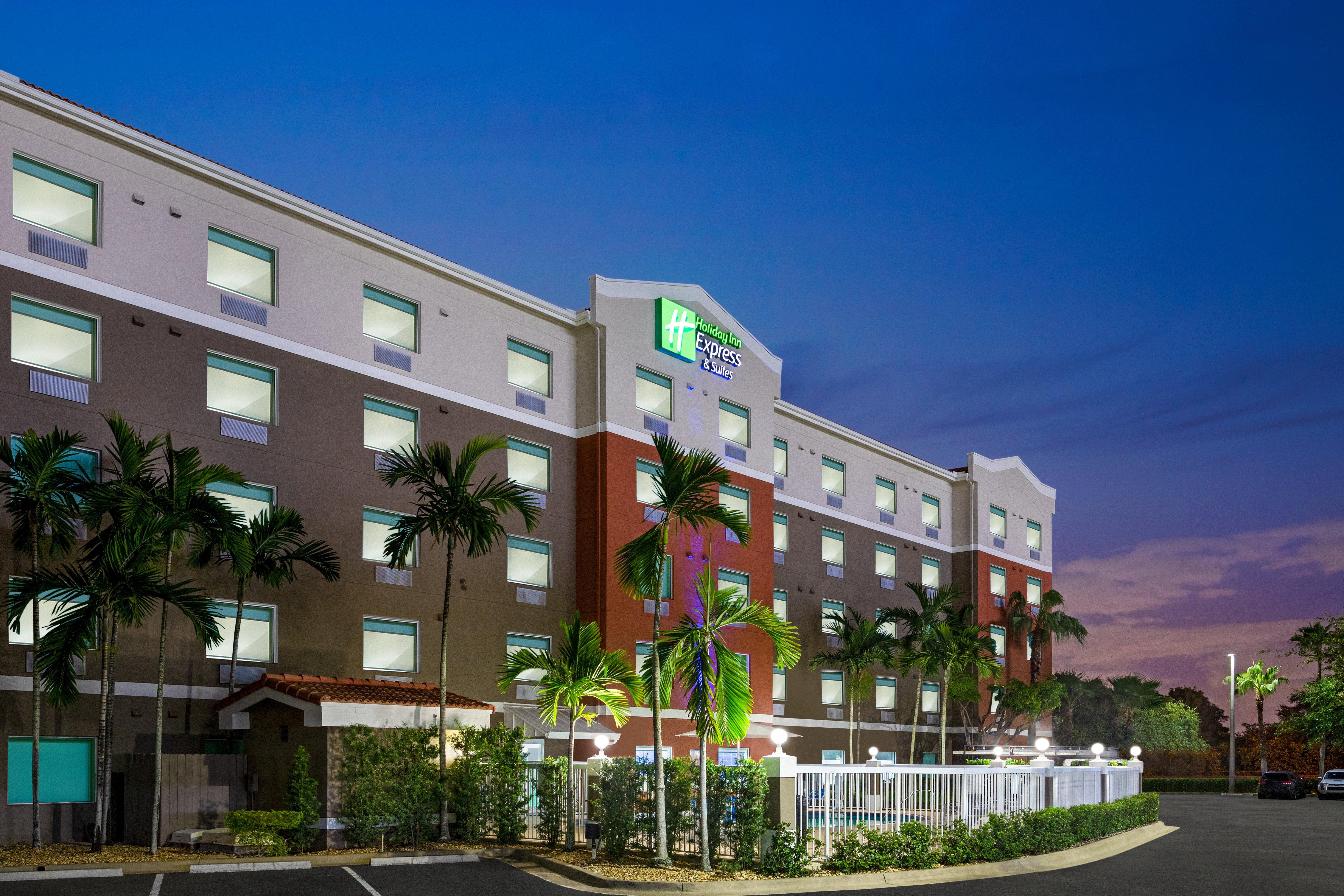Holiday Inn Express & Suites Pembroke Pines-Sheridan St By Ihg Exterior foto